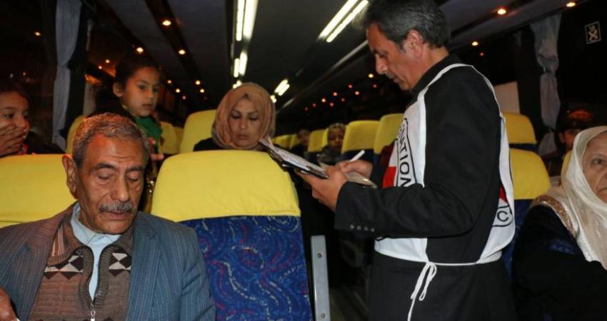 صورة أهالي أسرى غزة يزورون