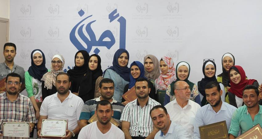 مركز الوفاء يكرم نشطاء الاعلام الاجتماعي في حملة "كلنا ولادهم"