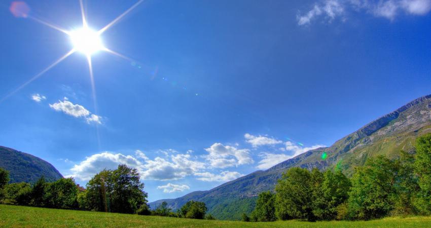 6713_Wonderful-nature-landscape-hot-spring-day