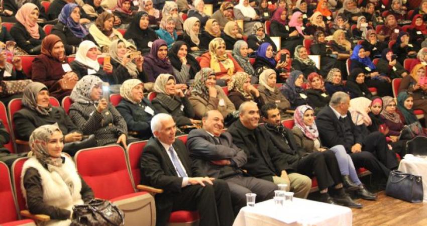 تكريم الآذنات في الخليل