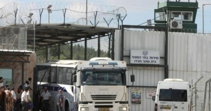 الاحتلال يمدد توقيف الأسير المضرب أبو سمارة 