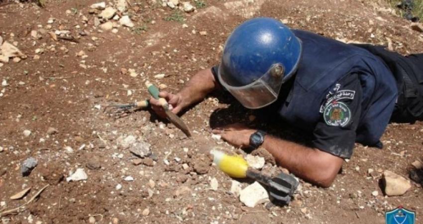 الشرطة تتلف أجسامًا مشبوهة