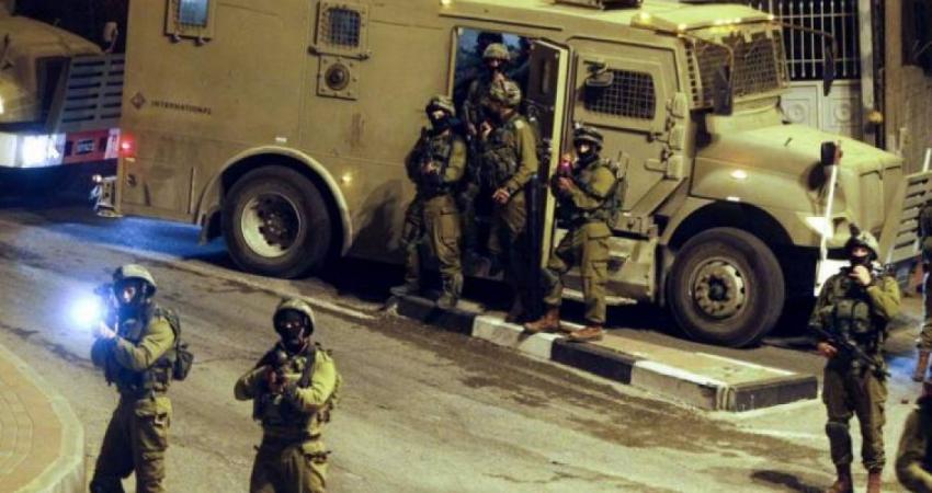 اعتقالات وإغلاق شقة ومستودع ومطبعة في الضفة الغربية