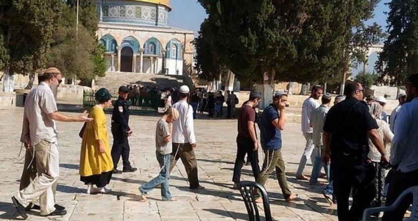 ادعيس يستكر قرار الاحتلال السماح بأداء طقوس "قرابين الفصح" قرب الأقصى استنكر وزير الأوقاف والشؤون الدينية يوسف ادعيس، قرار حكومة الاحتلال الإسرائيلي السماح بأداء طقوس "قرابين الفصح" قرب الأقصى. وأكد ادعيس، في بيان صحفي مساء اليوم الاثنين، أن قرار محكمة ال