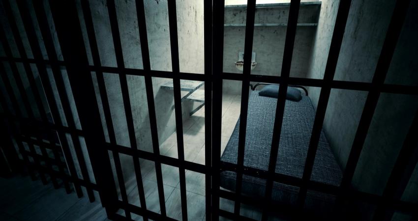 الاحتلال يصدر أحكاما بالسجن وغرامات مالية بحقّ عدد من الأسرى