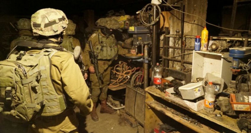 الاحتلال يغلق ورشة حدادة في نابلس