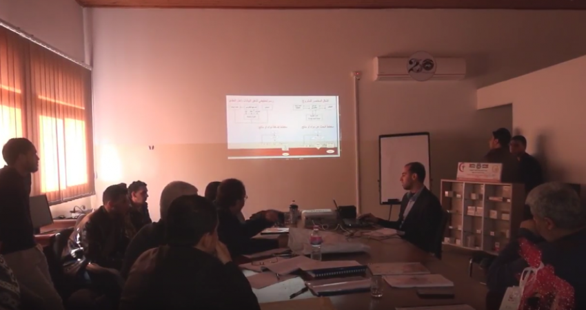 طالب من غزة يبتكر نظام ذكي لإدارة الصيدليات والمخازن