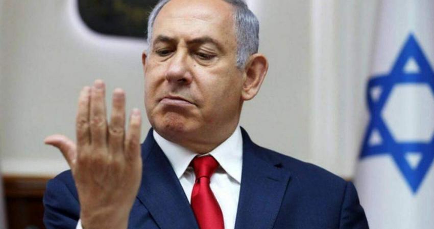 في أعقاب لوائح اتهام بالفساد ضده