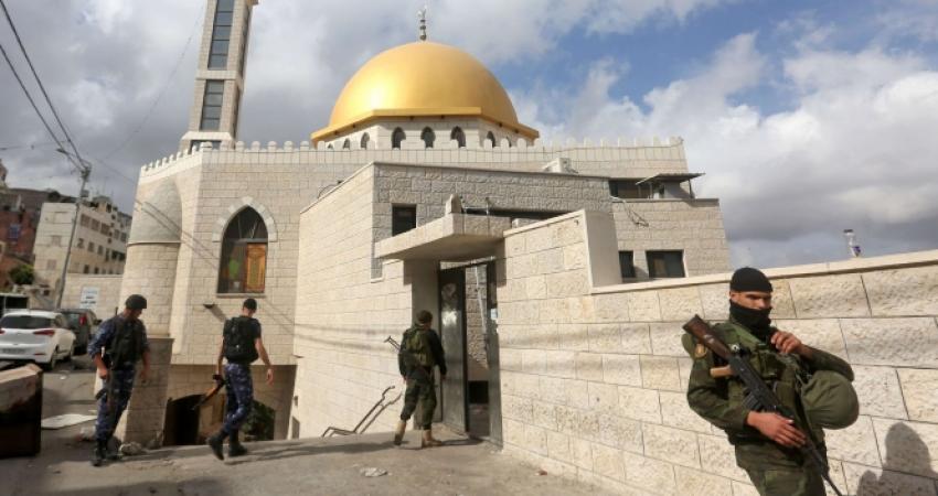 الاحتلال والسلطة يعتقلون 