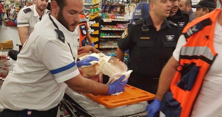إصابة مستوطن بجراح حرجة في عملية طعن بـ"يبنا"