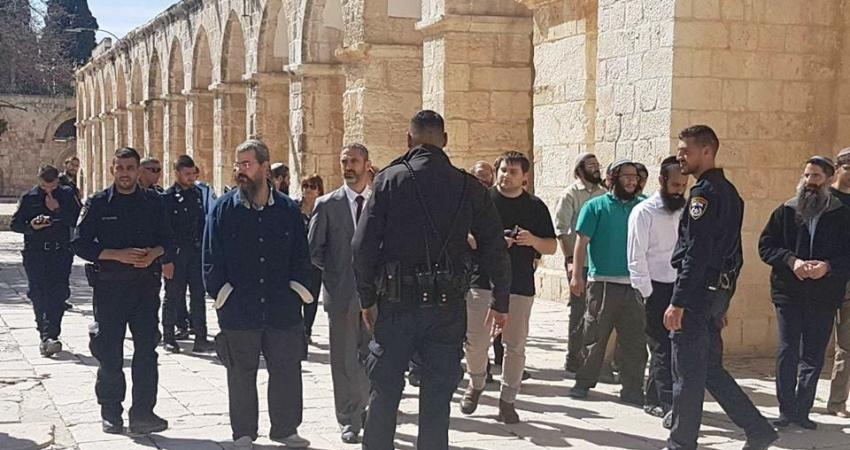 مستوطنون يؤدون طقوسهم جنوب جنين اقتحمت مجموعة من المستوطنين، اليوم الأحد، المنطقة التي كانت توجد فيها مستوطنة كانت تسمى "ترسلة"، بالقرب من قرية عجة جنوب جنين. وذكرت مصادر محلية، أن مجموعة من المستوطنين اقتحمت المكان، تحت حماية قوات الاحتلال، وأدت طقوسا دي
