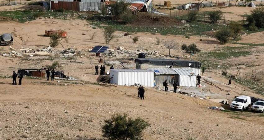 هآرتس: الاحتلال يسحب المواطنة من آلاف السكان بالنقب