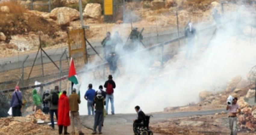 الاحتلال يقمع مسيرة بلعين السلمية الأسبوعية