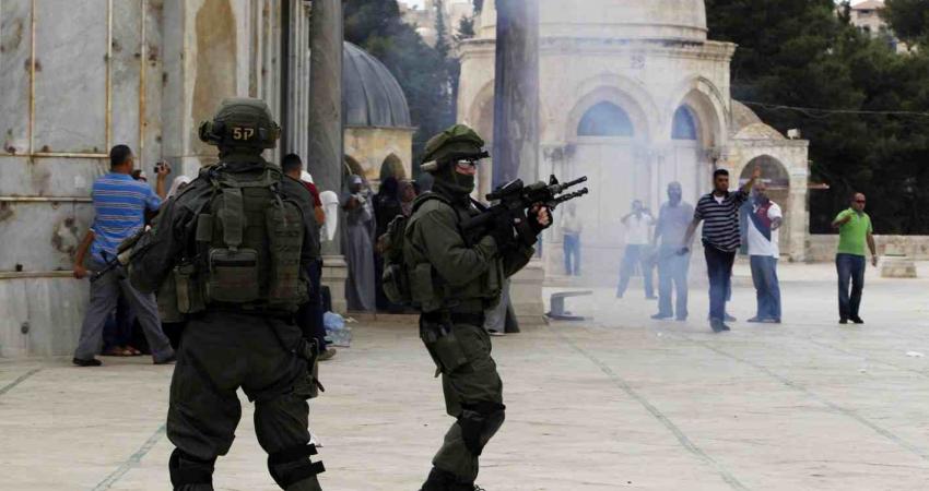 مستوطن يهدد بتفجير المسجد الأقصى عبر مجموعة 