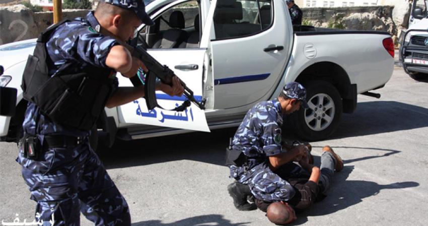 القبض على أشخاص