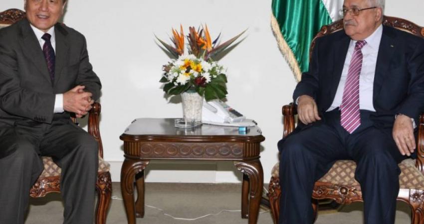 عباس والمبعوث الصيني للسلام