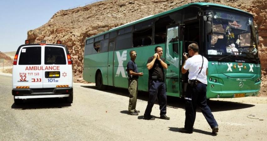 أضرار بحافلة إسرائيلية تعرضت لإلقاء الحجارة في رام الله
