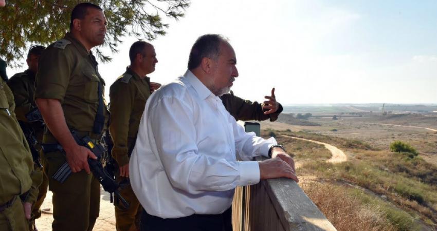 ليبرمان وقادة جيشه