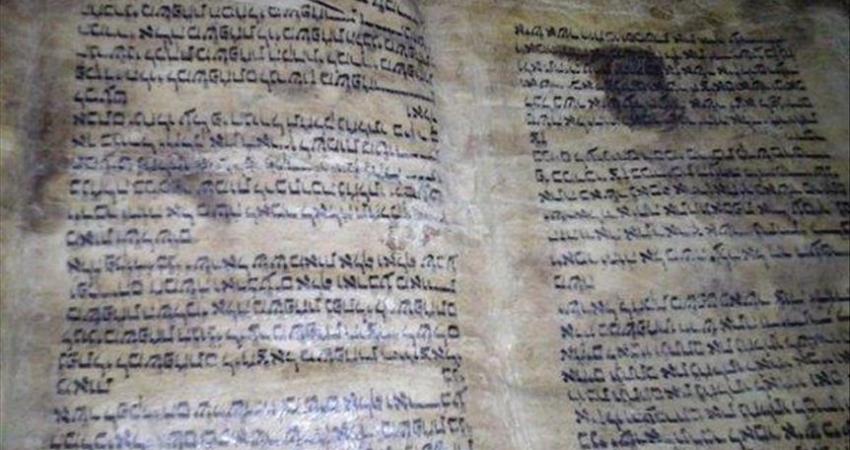 تركيا..ضبط سوري حاول بيع نسخة توراة عمرها 600 عام