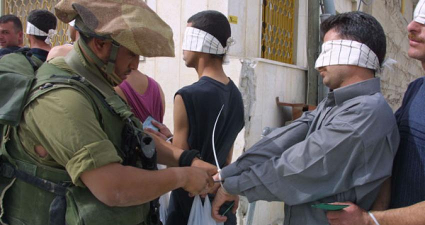 تعذيب أسرى فلسطينيين