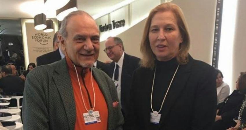 نشرت وزيرة الخارجية الإسرائيلية سابقا، تسيبي ليفني، يوم أمس الجمعة، صورة تجمعها مع الأمير السعودي تركي الفيصل. في منتدى دافوس في سويسرا.  وكتبت ليفني، عملية الموساد سابقا، في موقعها على تويتر 'في دافوس مع الأمير السعودي تركي الفيصل بعد مشاركته في محادثات 