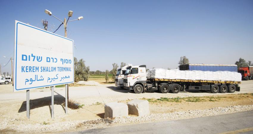 80 شاحنة محملة بالإسمنت تدخل غزة غدا