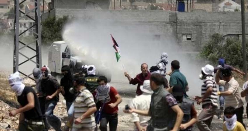 الاحتلال يقمع مسيرة بلعين الأسبوعية