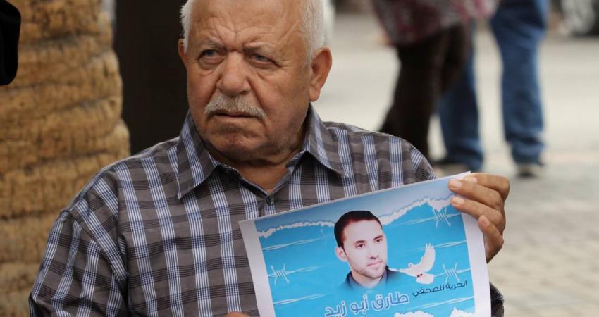 وقفة تضامنية مع الصحفي أبو زيد