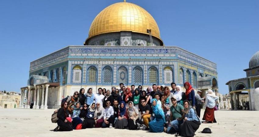 طلبة الطب بالقدس المحتلة يؤدون اليمين بالمسجد الأقصى