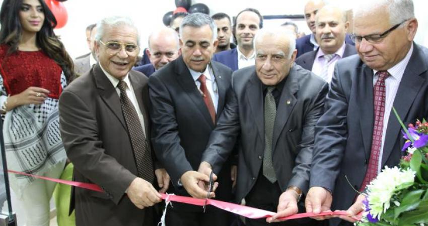 خلال قص شريط افتتاح فضائية القدس التعليمية