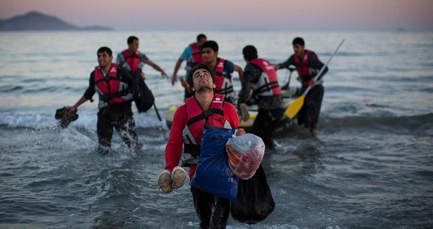 "العفو" تطالب بوقف خطط إعادة اللاجئين لتركيا