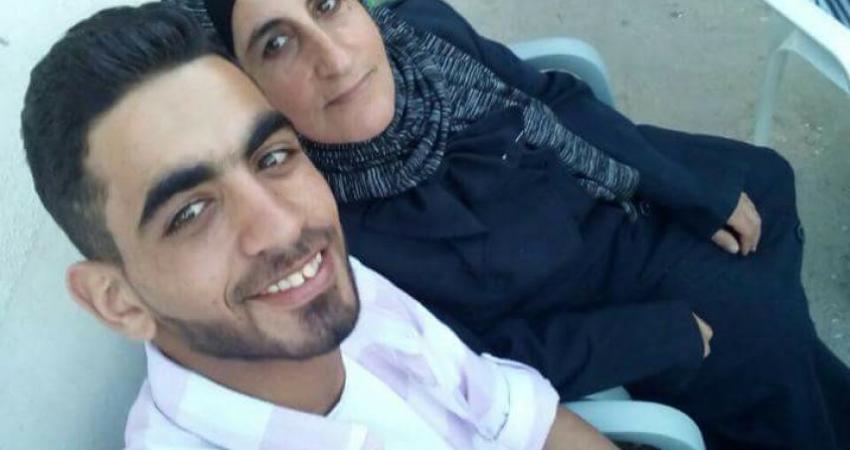 الاحتلال ينقل والدة الأسير عمر العبد إلى سجن "هشارون"