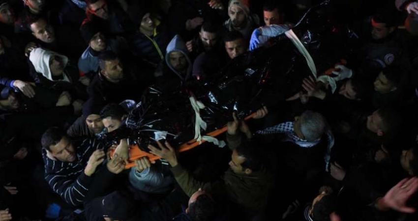 تسليم جثامين شهداء ليلا