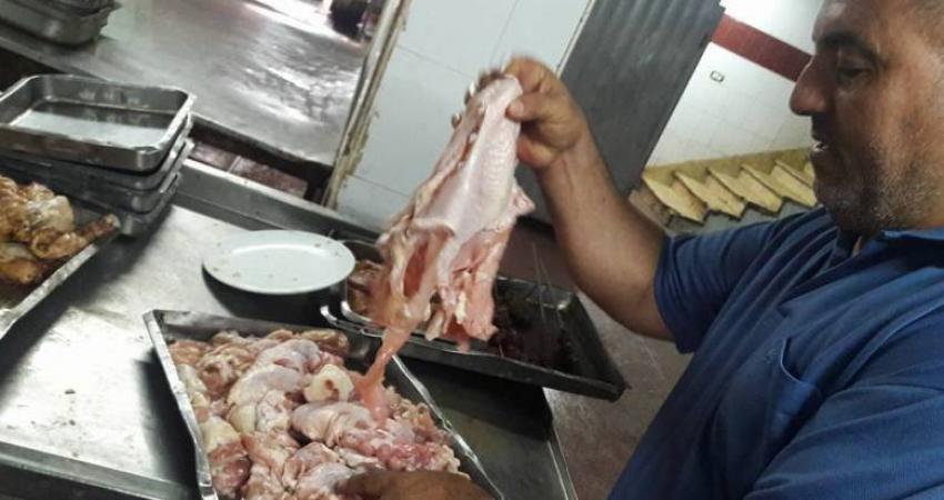 ضبط ومصادرة 400 كغم من لحم الحبش الفاسد بنابلس