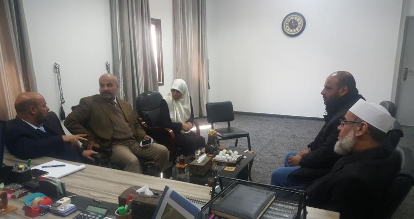 نواب المحافظة الوسطى يناقشون قضايا المواطنين مع رئيس سلطة الأراضي %e2%80%ab(1)%e2%80%ac