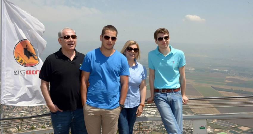 نتنياهو وعائلته