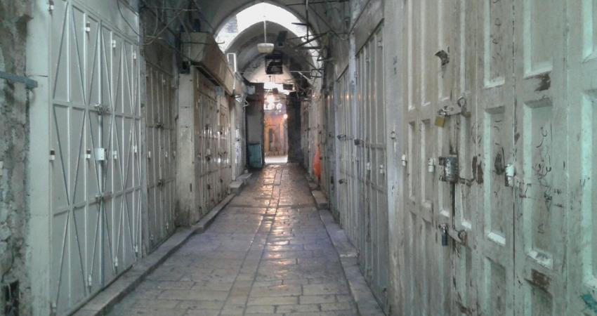 تجار القدس يغلقون محالهم بطلب من الاحتلال