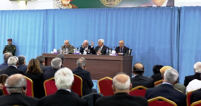 عباس خلال استقباله وفدًا من اليهود الشرقيين