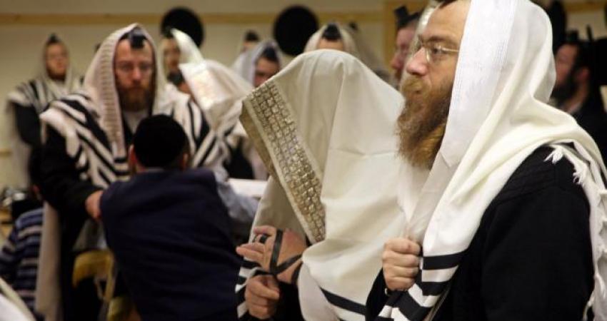 synagogue-orthodox-jew-pray