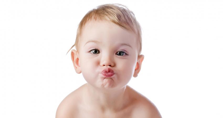 Happy-Baby-Kiss-Wallpaper