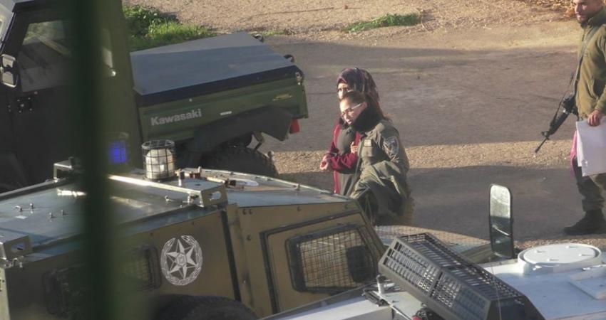 اعتقلت قوات الاحتلال، اليوم الثلاثاء، فتاة من شارع الواد المُفضي إلى أسواق البلدة والمسجد الأقصى في القدس القديمة، واقتادتها إلى أحد مراكز التحقيق والتوقيف في المدينة المقدسة.  وقال مراسلنا إن قوات الاحتلال أوقفت فتاتين في القدس القديمة، واعتقلت بعدها الف