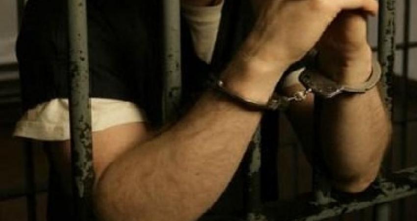 قال نادي الأسير الفلسطيني، إن محكمة الاحتلال العسكرية في "عوفر"، صادقت على أوامر الاعتقال الإداري الصادرة عن ما يسمى "القائد العسكري للمنطقة" بحق ثلاثة عشر أسيرا.  وأوضح نادي الأسير اليوم الأربعاء، أن المحكمة ثبّتت أوامر الاعتقال الإداري لمدة ستة شهور بحق