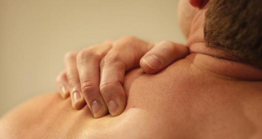 آلام الكتف..أسبابها وكيف يمكن التخلص منها؟