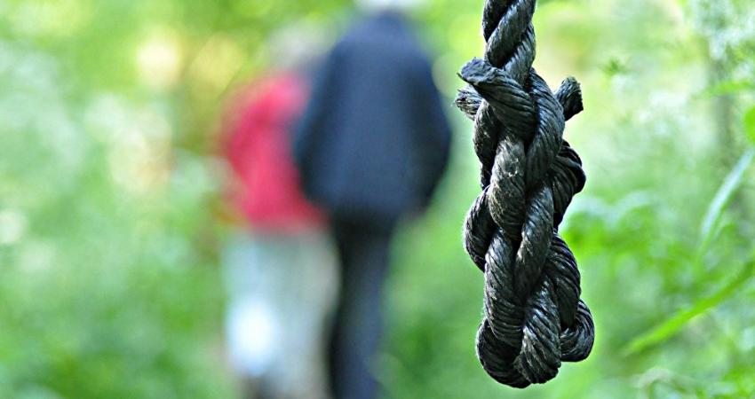 فتاة صينية تنهي حياتها بطريقة مريعة
