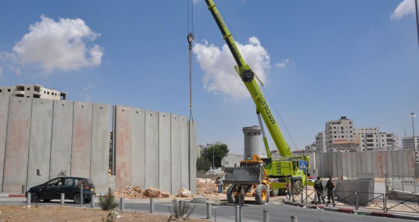 قلق أوروبي من استئناف بناء الجدار العنصري بوادي الكريمزان