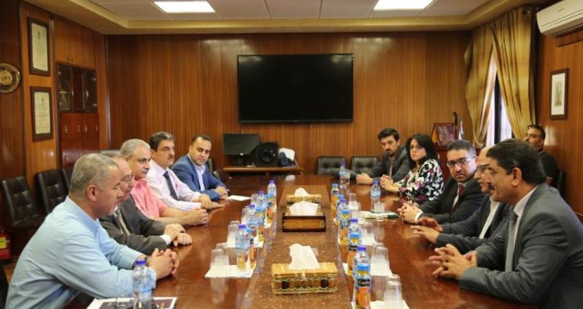 أكاديميون ومختصون في جامعة النجاح بنابلس