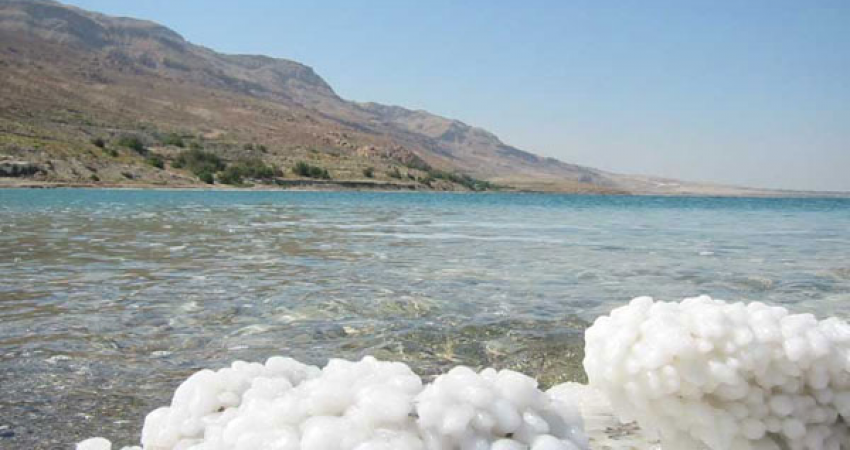 أحد شواطئ البحر الميت-(ارشيفية)