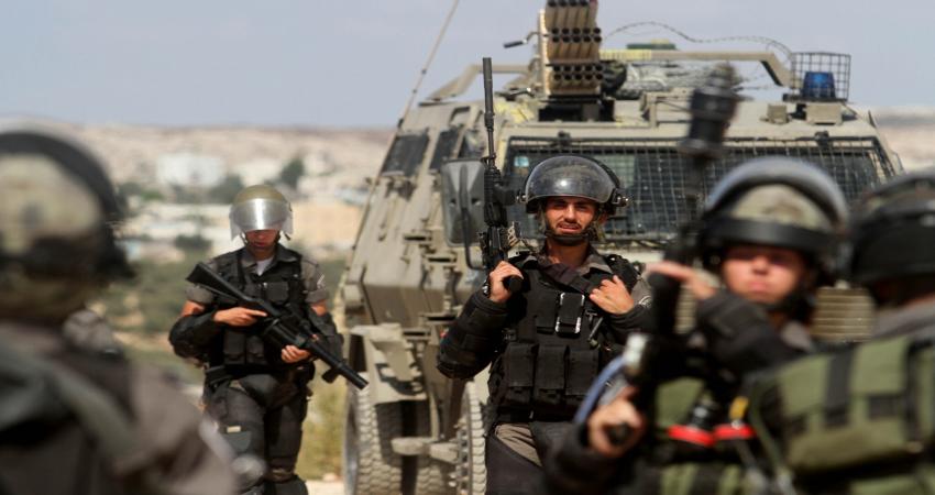 الاحتلال يشدد حصاره على تل الرميدة في الخليل