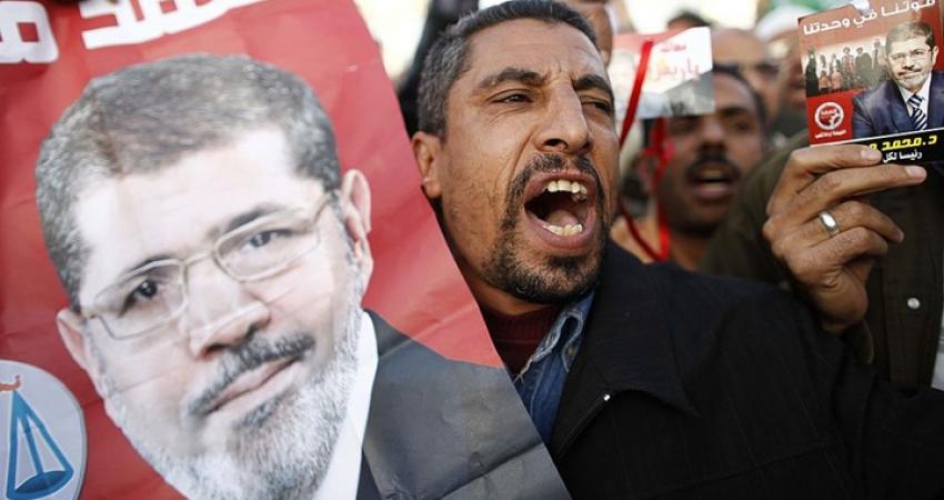 كاتب أردني: مرسي شاهد على ورقة اقتراع توصل للموت