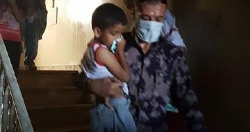 نقل المصابين جراء الحريق